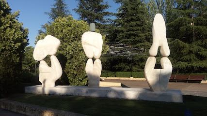 Escultura "Tres Mujeres"
