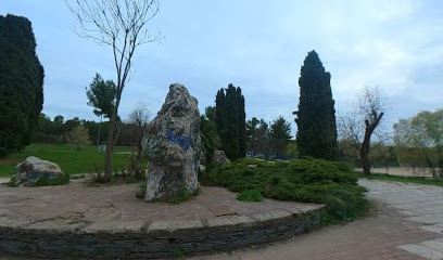 Monumento al yeso en el parque del Cerro (Coslada)